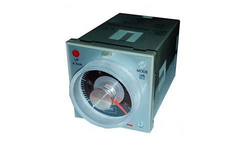 Temporizadores ou relés cronometrado para uso industrial em aplicações de controle, Temporizador